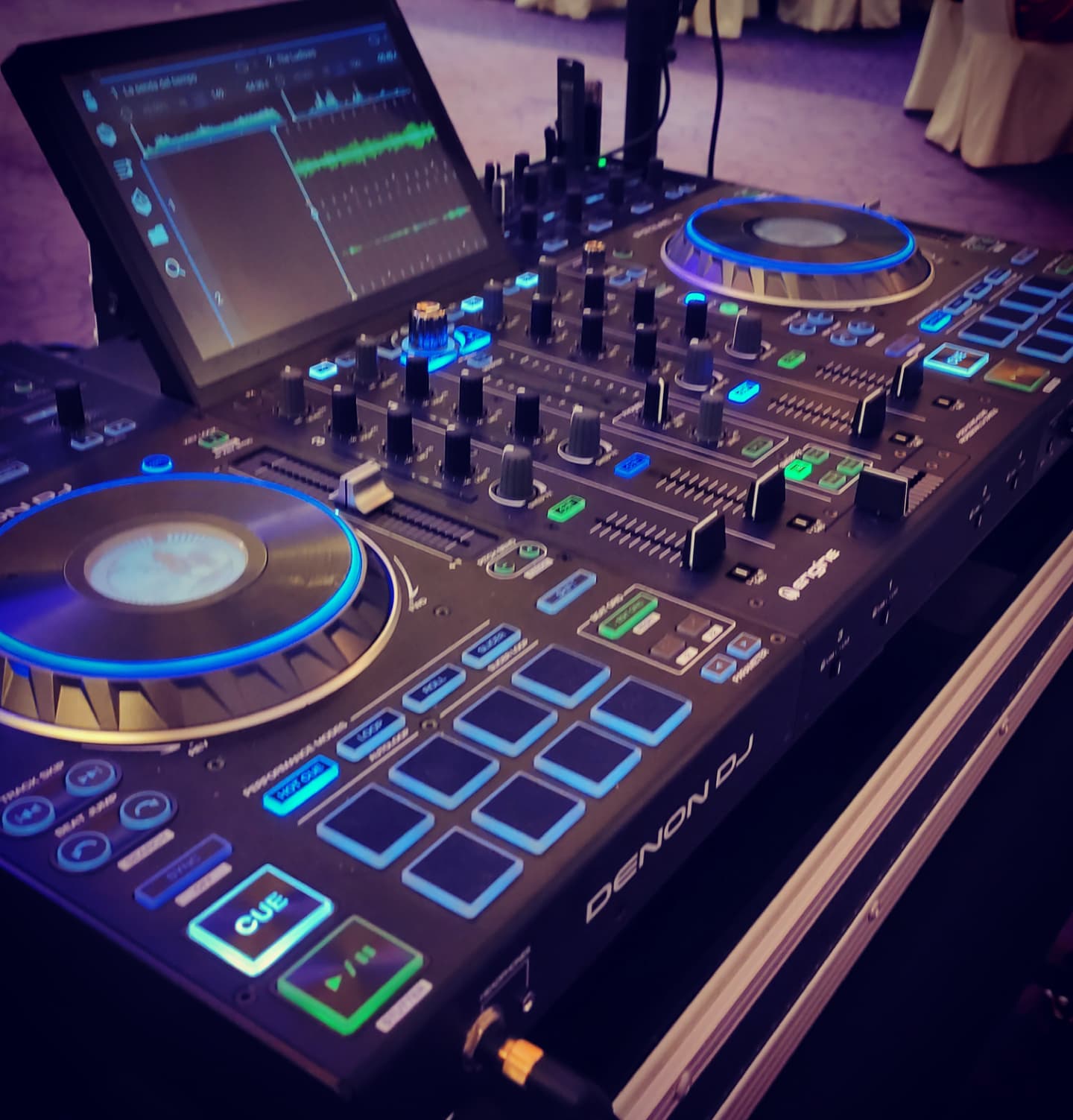DEEJAY BARCENA